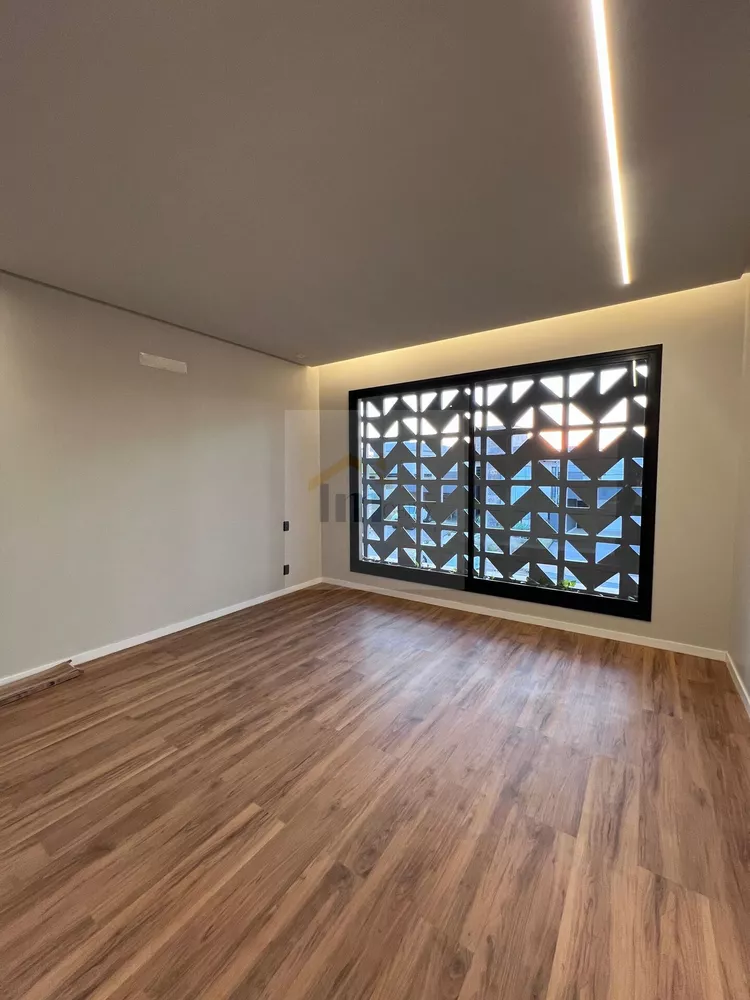 Casa à venda com 5 quartos, 251m² - Foto 4