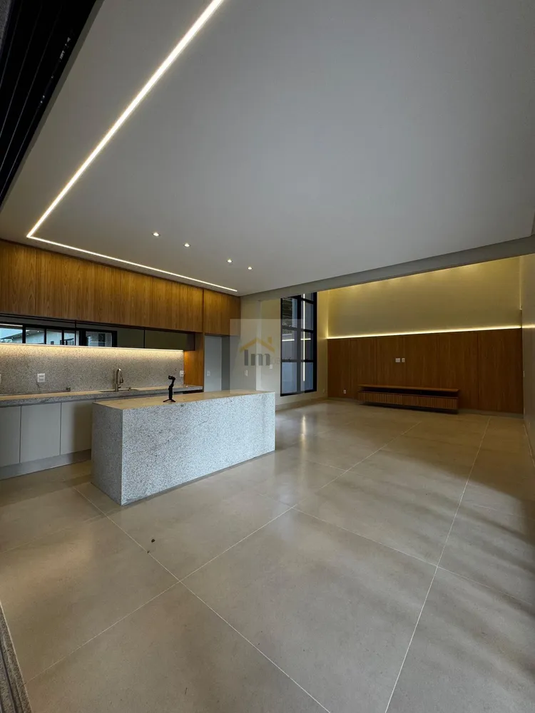 Casa, 4 quartos, 221 m² - Foto 1