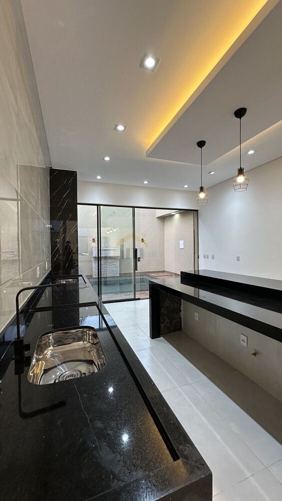 Casa à venda com 3 quartos, 180m² - Foto 2