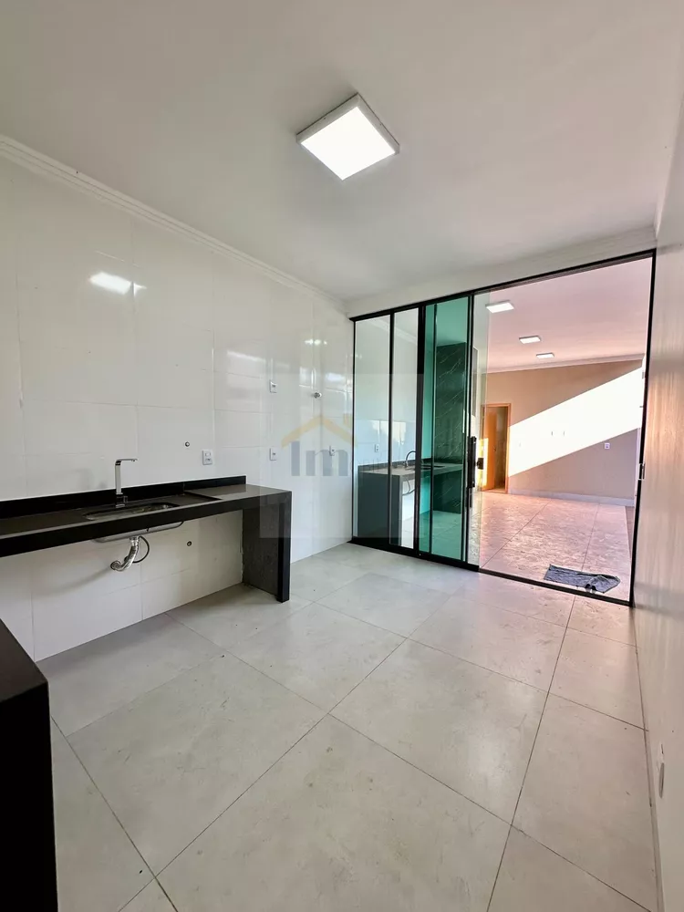 Casa à venda com 3 quartos, 128m² - Foto 3