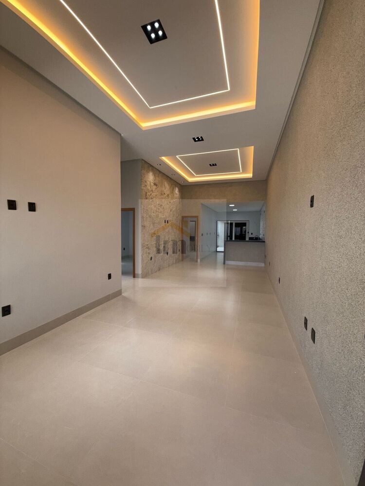 Casa à venda com 3 quartos, 155m² - Foto 1