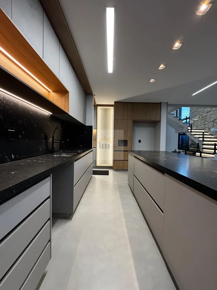 Casa, 4 quartos, 218 m² - Foto 3