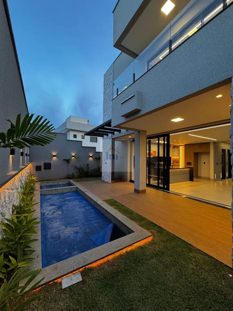 Casa, 4 quartos, 218 m² - Foto 1