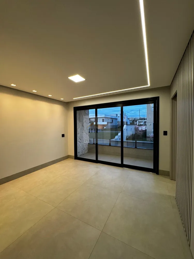 Casa, 4 quartos, 218 m² - Foto 1