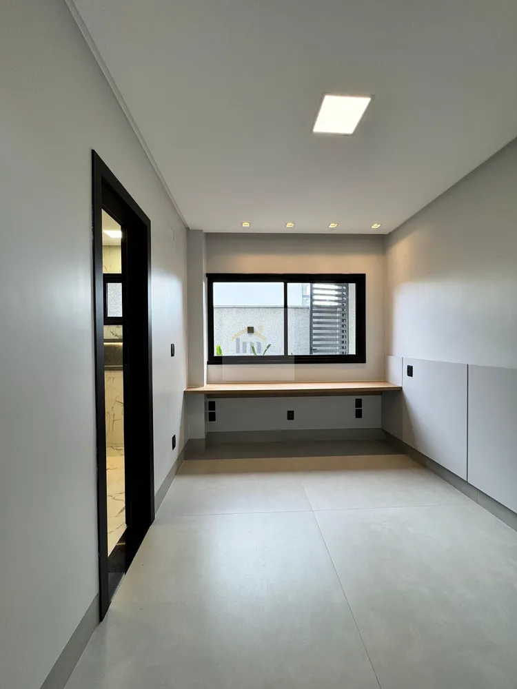Casa, 4 quartos, 218 m² - Foto 1