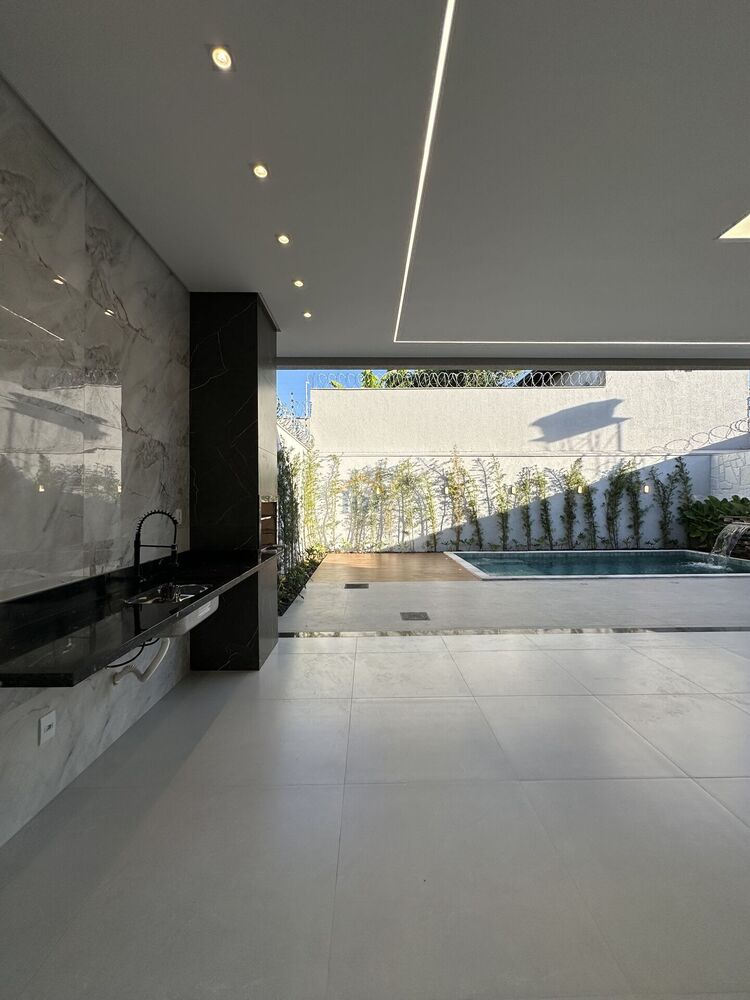 Casa à venda com 3 quartos, 185m² - Foto 1