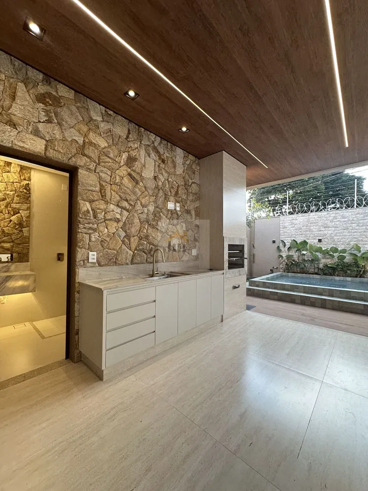 Casa, 4 quartos, 242 m² - Foto 1