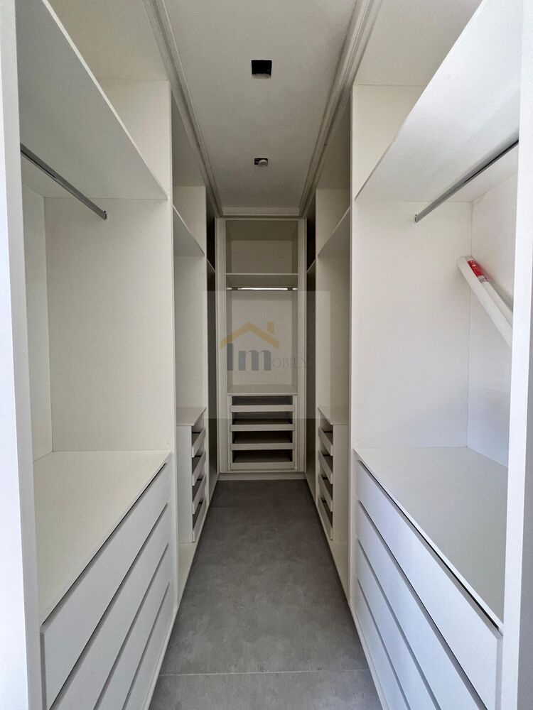 Casa à venda com 3 quartos, 197m² - Foto 1