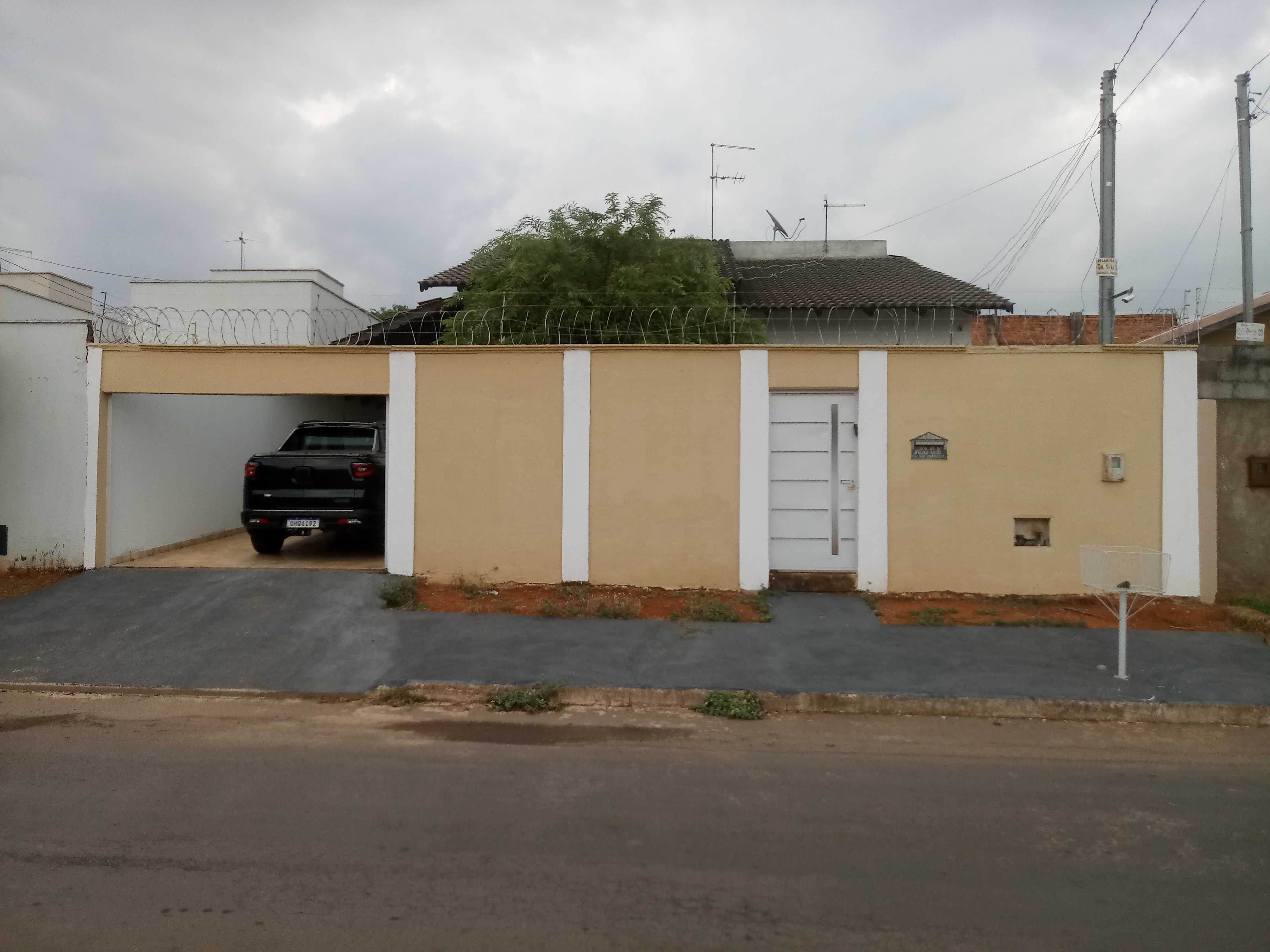 Casa à venda e aluguel com 3 quartos, 140m² - Foto 1