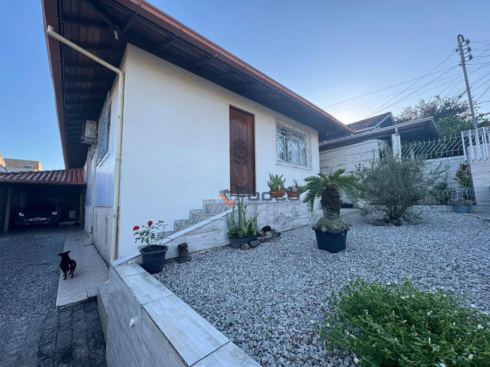Casa, 4 quartos, 255 m² - Foto 1