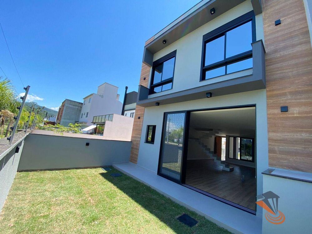 Casa de Condomínio à venda com 3 quartos, 212m² - Foto 2