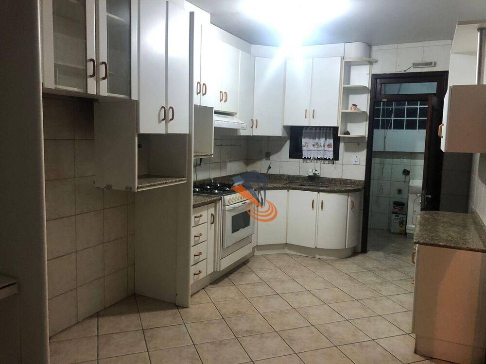 Casa, 4 quartos, 210 m² - Foto 3