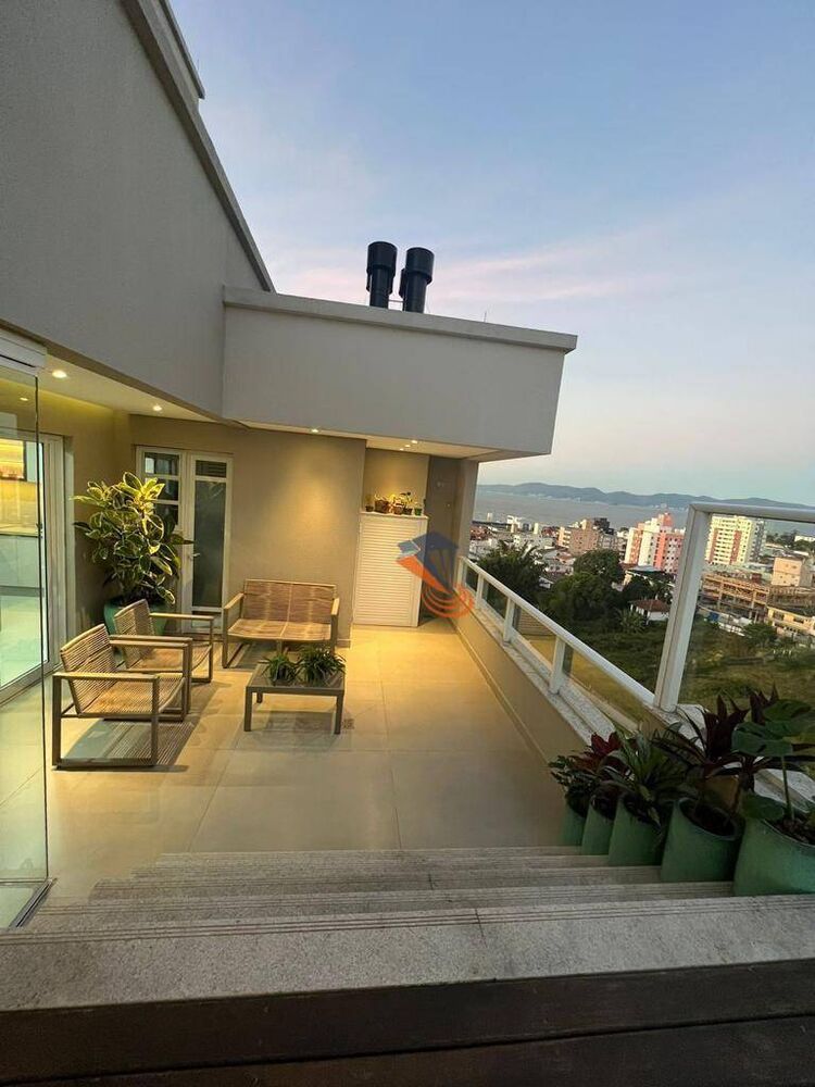 Cobertura à venda com 3 quartos, 215m² - Foto 4