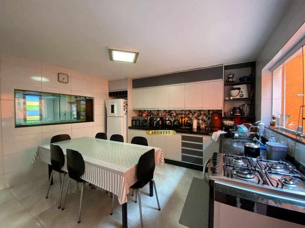 Sobrado, 3 quartos, 281 m² - Foto 2