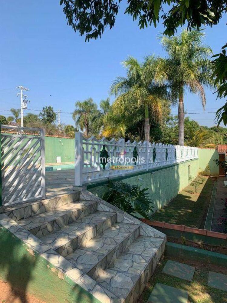 Chácara à venda com 7 quartos, 700m² - Foto 1