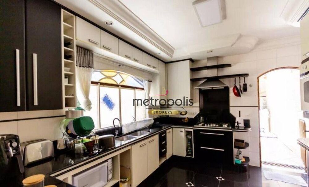 Casa à venda com 3 quartos, 241m² - Foto 2