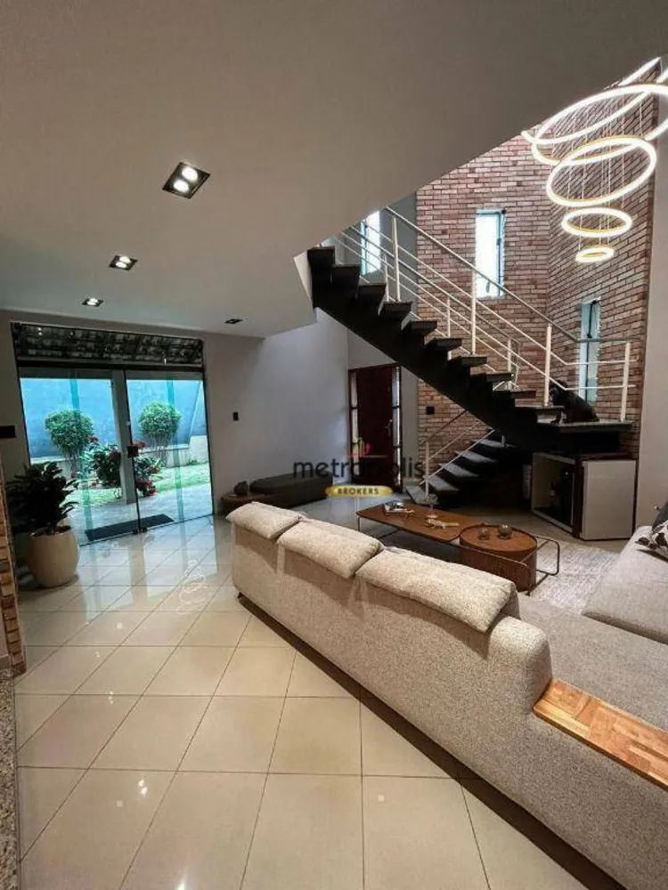 Sobrado, 3 quartos, 295 m² - Foto 1