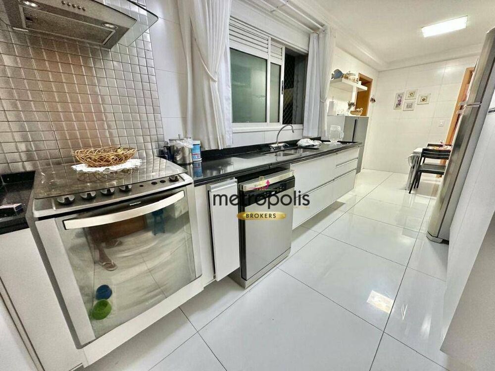 Apartamento para alugar com 3 quartos, 180m² - Foto 1