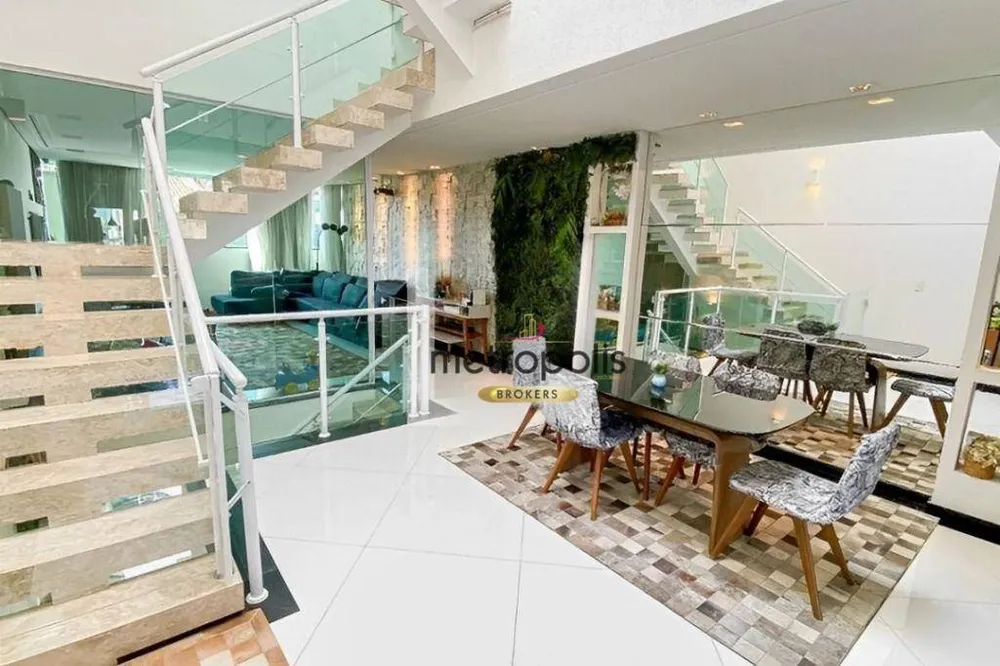 Sobrado, 3 quartos, 248 m² - Foto 1