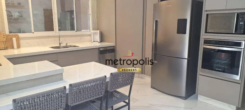 Sobrado, 3 quartos, 209 m² - Foto 1