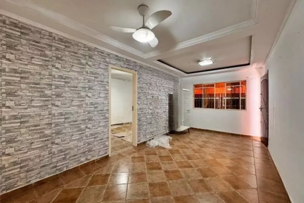 Casa à venda com 3 quartos, 164m² - Foto 1