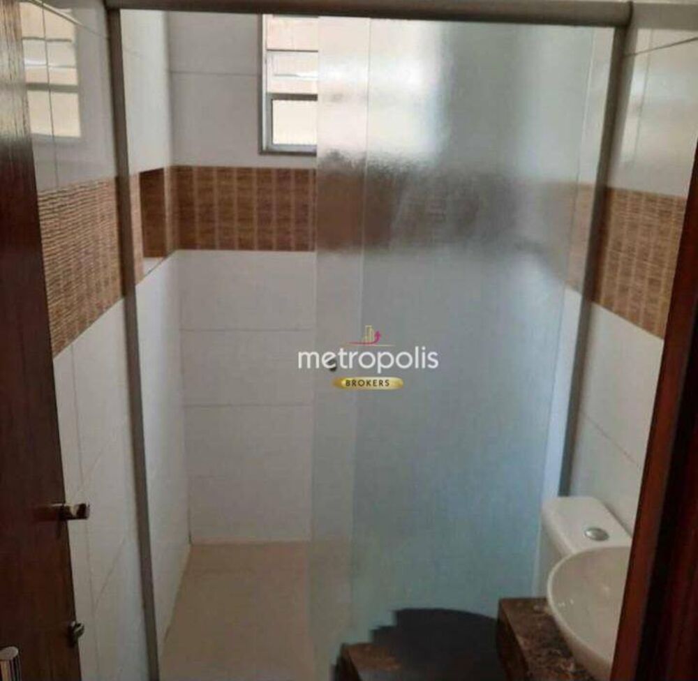Sobrado à venda com 2 quartos, 240m² - Foto 1