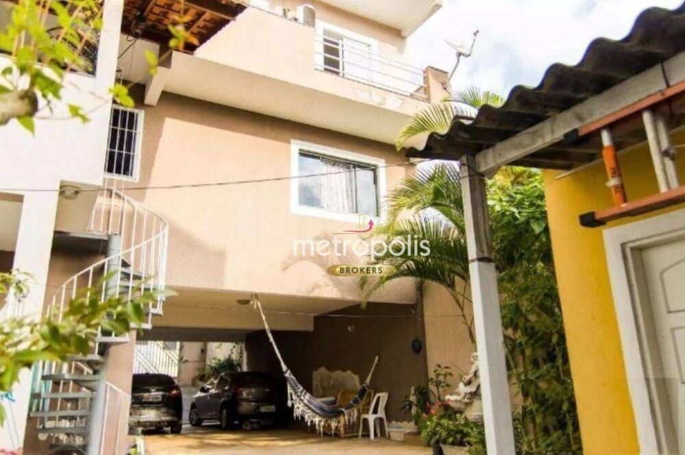 Sobrado à venda com 3 quartos, 300m² - Foto 1
