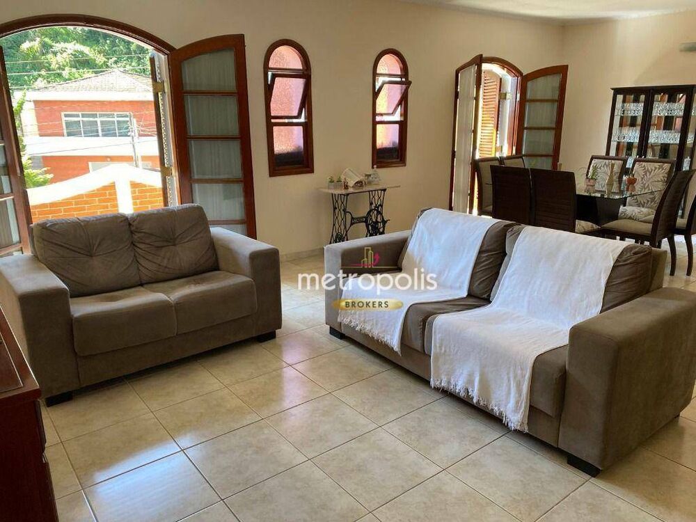 Casa à venda com 3 quartos, 199m² - Foto 1