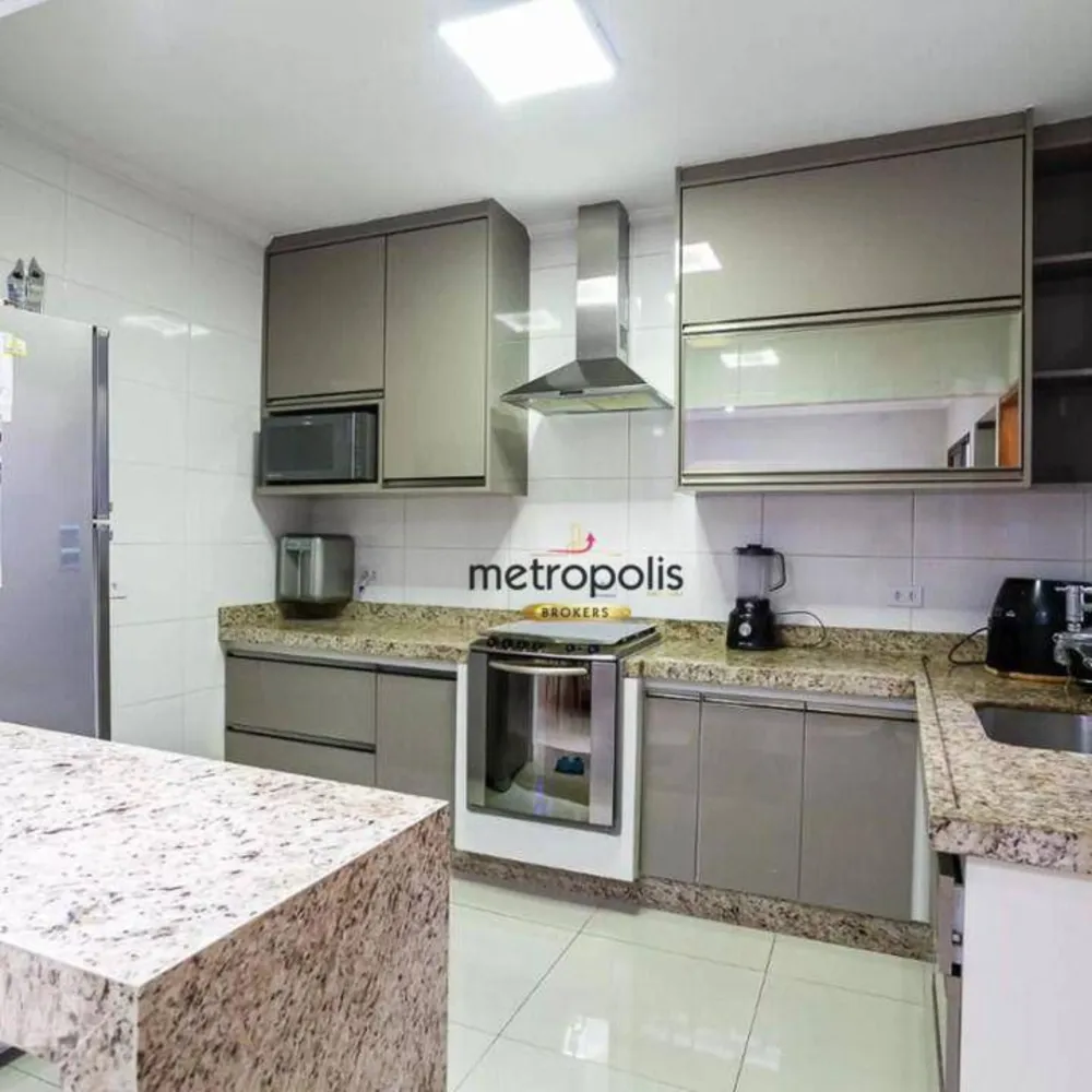 Sobrado, 3 quartos, 218 m² - Foto 1