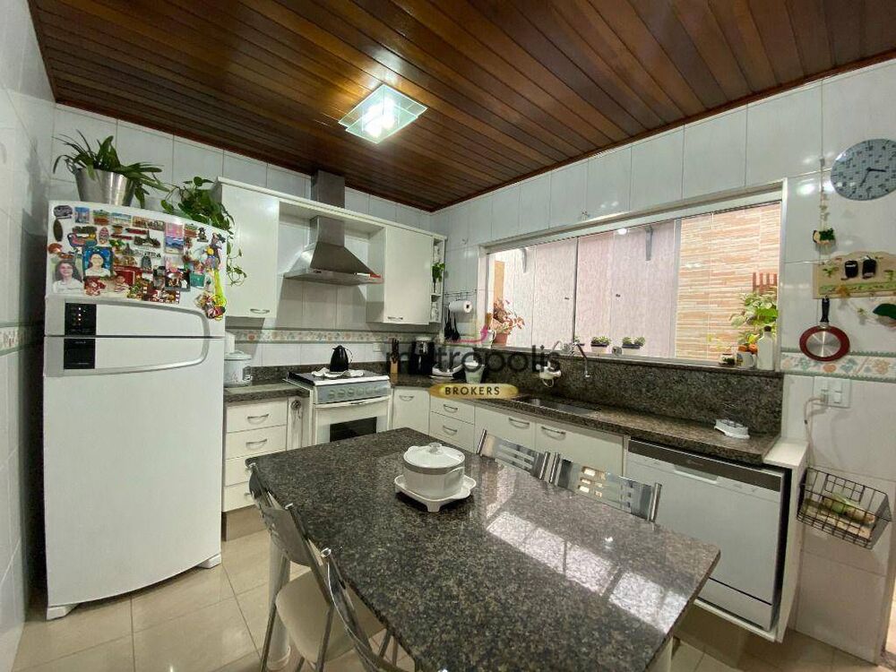 Casa, 4 quartos, 142 m² - Foto 1