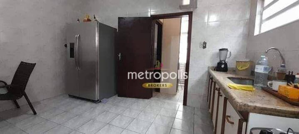 Sobrado à venda com 2 quartos, 250m² - Foto 3