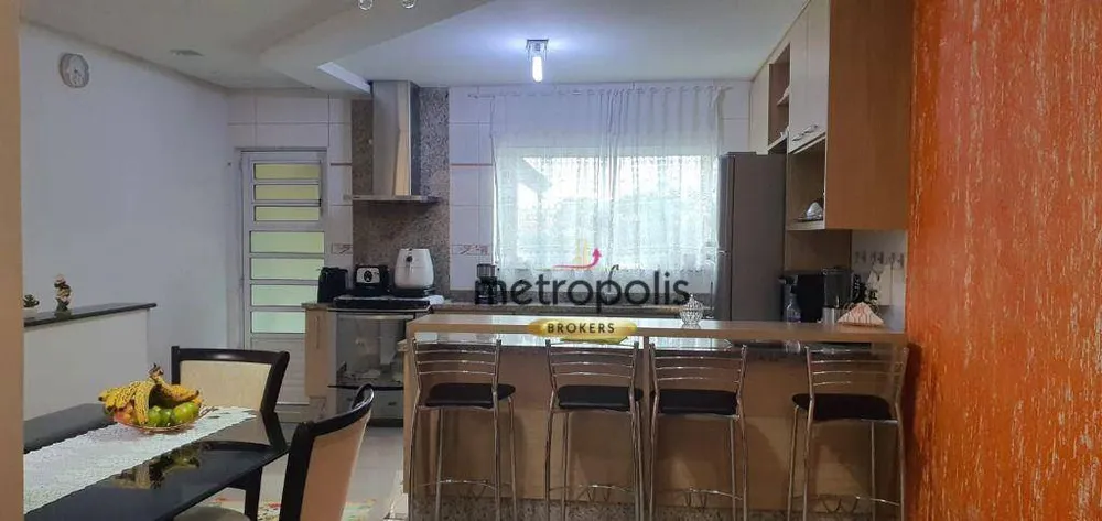Sobrado, 3 quartos, 218 m² - Foto 1