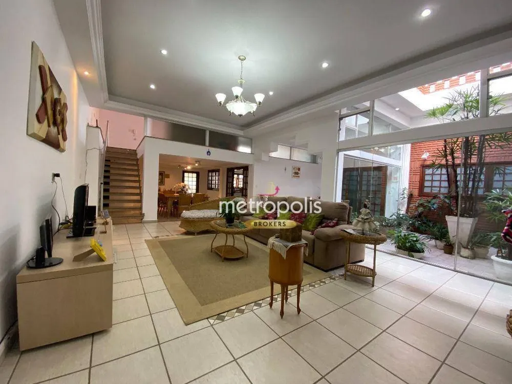 Sobrado, 4 quartos, 690 m² - Foto 1