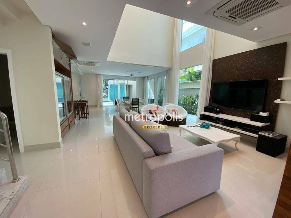 Sobrado à venda com 6 quartos, 350m² - Foto 1