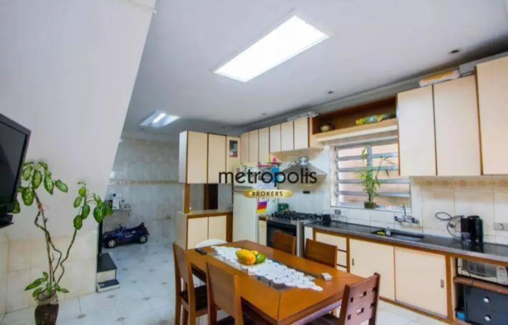 Sobrado, 3 quartos, 242 m² - Foto 2