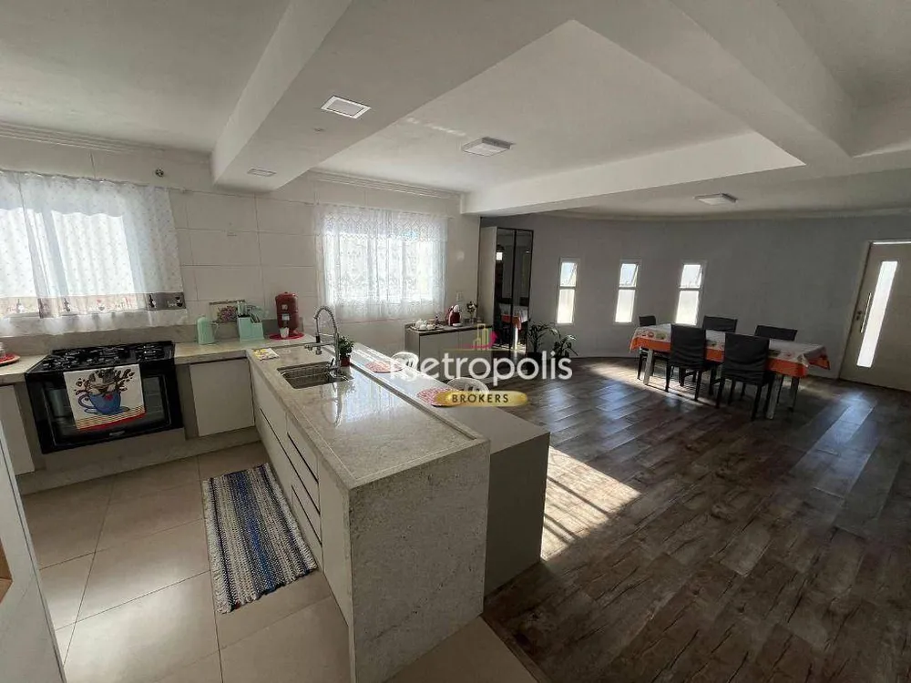 Casa, 3 quartos, 207 m² - Foto 3