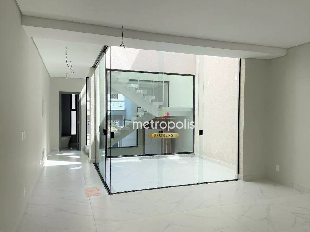 Sobrado à venda com 3 quartos, 220m² - Foto 1