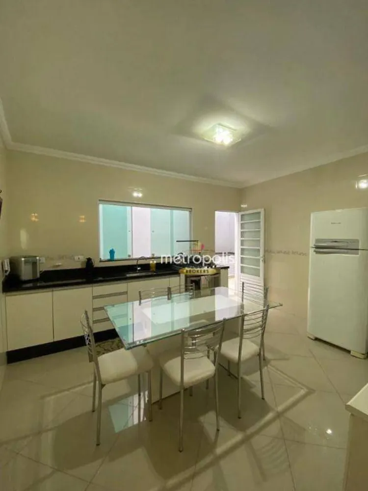 Sobrado, 3 quartos, 248 m² - Foto 1