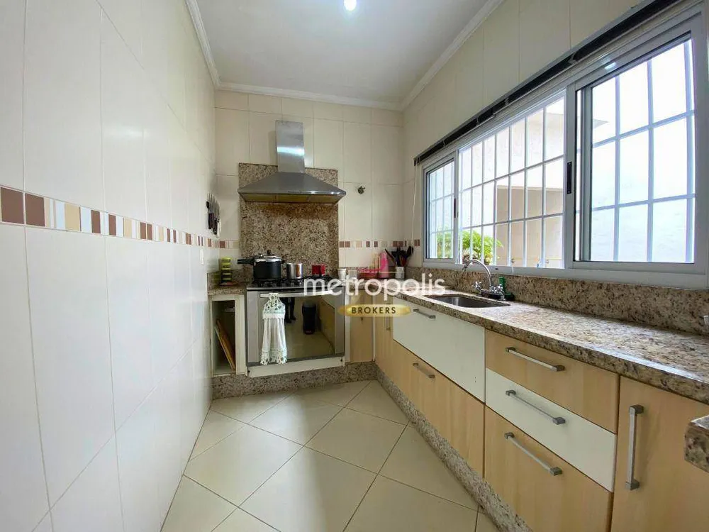 Sobrado, 4 quartos, 243 m² - Foto 2