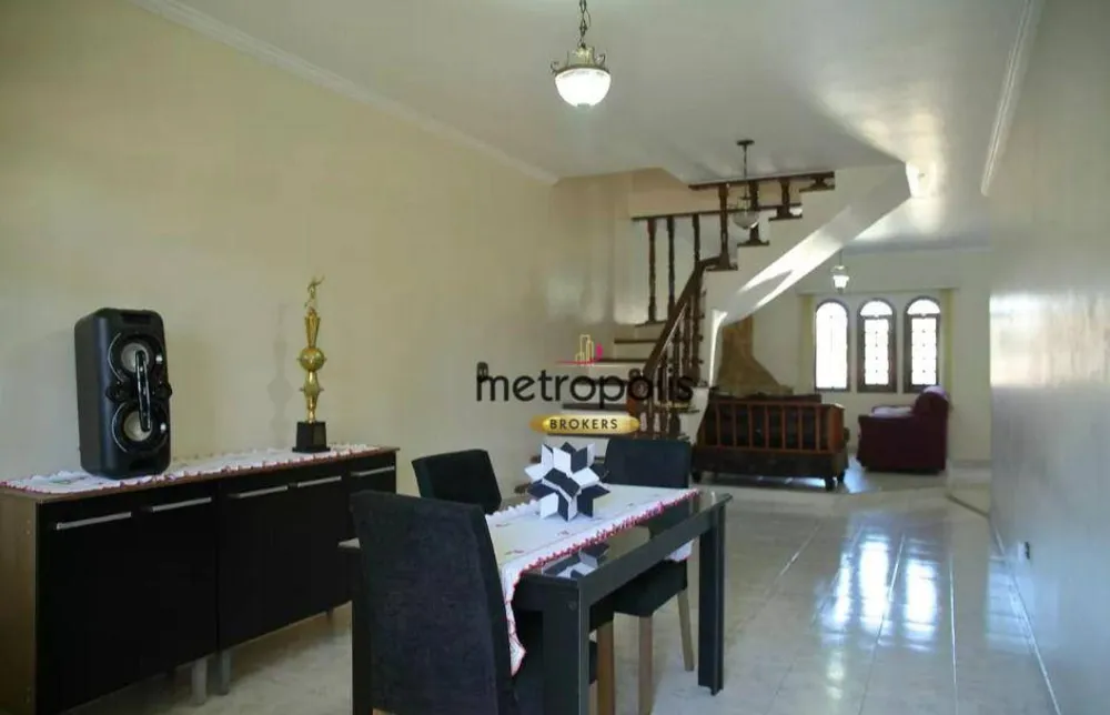 Sobrado, 4 quartos, 241 m² - Foto 1