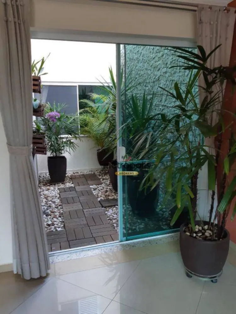 Sobrado, 3 quartos, 296 m² - Foto 2