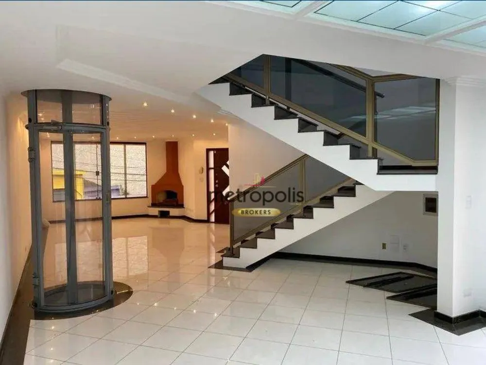Sobrado, 3 quartos, 383 m² - Foto 1