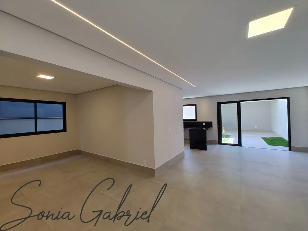 Casa à venda com 4 quartos, 236m² - Foto 3