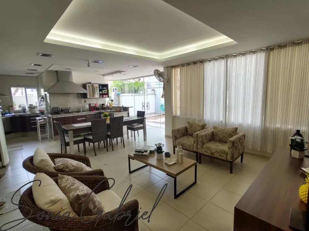 Casa à venda e aluguel com 4 quartos, 350m² - Foto 1