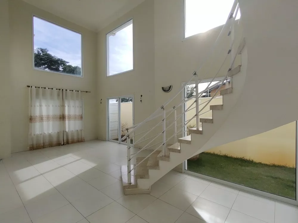 Casa à venda com 3 quartos, 316m² - Foto 3