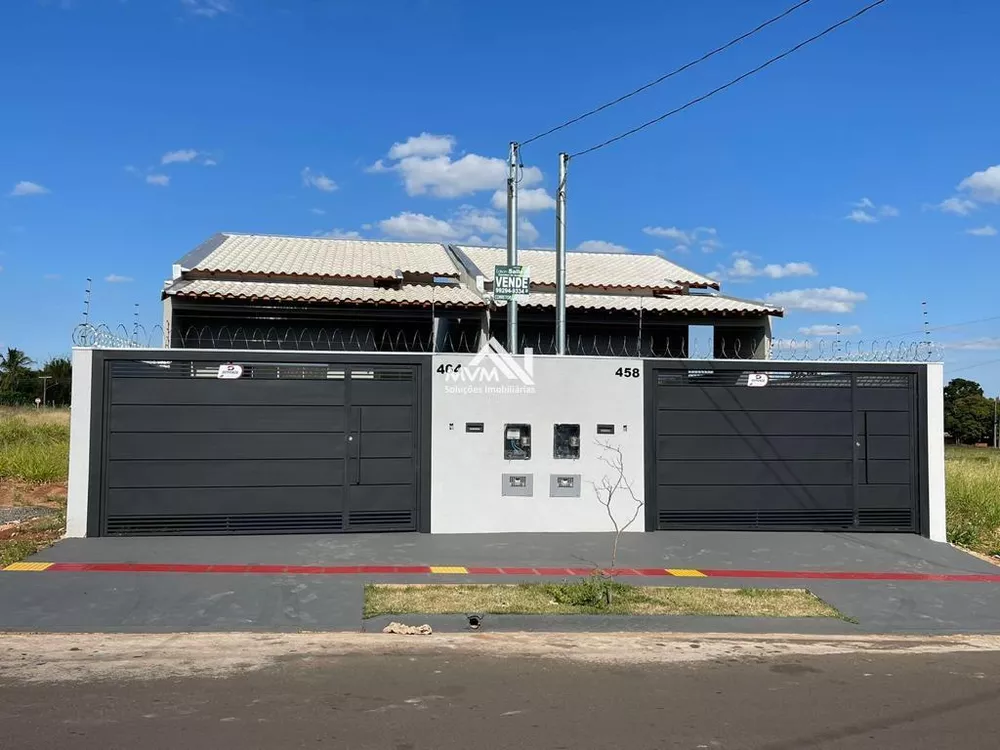 Casa à venda com 3 quartos, 90m² - Foto 1