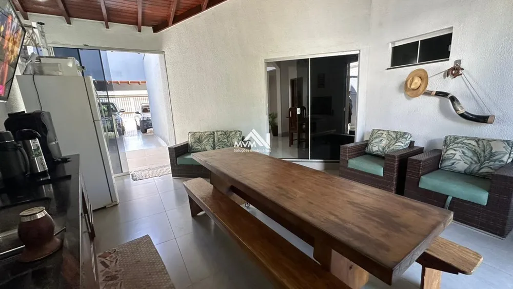 Casa, 4 quartos, 253 m² - Foto 2