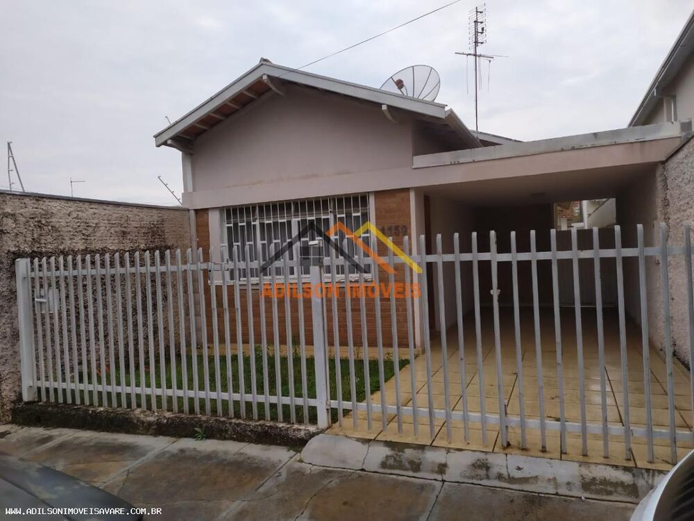 Casa à venda com 2 quartos, 142m² - Foto 1