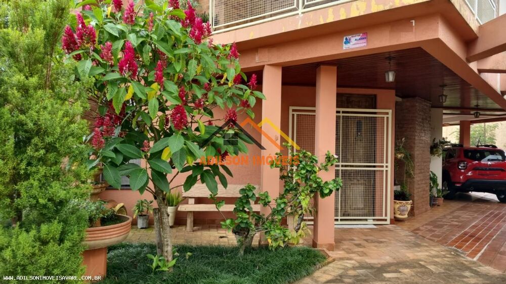 Casa à venda com 4 quartos, 158m² - Foto 2