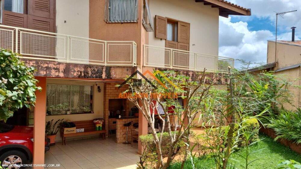 Casa à venda com 4 quartos, 158m² - Foto 1